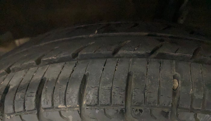 2017 Renault Kwid RXT 1.0 AMT, Petrol, Automatic, 39,400 km, Left Rear Tyre Tread