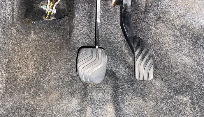 2017 Renault Kwid RXT 1.0 AMT, Petrol, Automatic, 39,400 km, Pedals