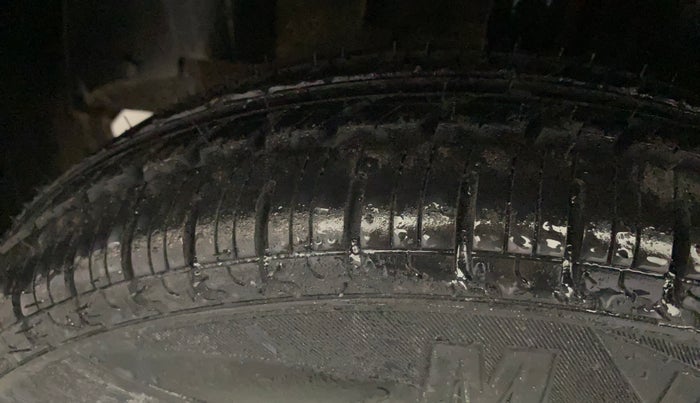 2017 Renault Kwid RXT 1.0 AMT, Petrol, Automatic, 39,400 km, Left Front Tyre Tread