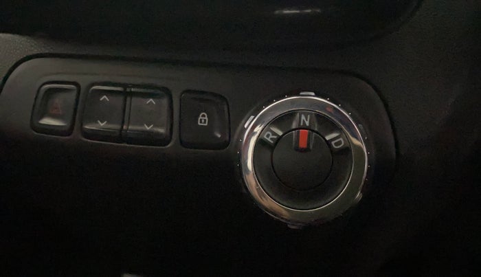 2017 Renault Kwid RXT 1.0 AMT, Petrol, Automatic, 39,400 km, Gear Lever