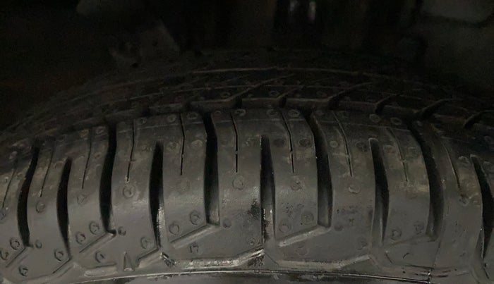 2017 Renault Kwid RXT 1.0 AMT, Petrol, Automatic, 39,400 km, Right Front Tyre Tread