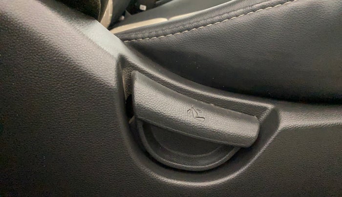 2018 Hyundai Grand i10 MAGNA 1.2 KAPPA VTVT, Petrol, Manual, 62,142 km, Driver Side Adjustment Panel