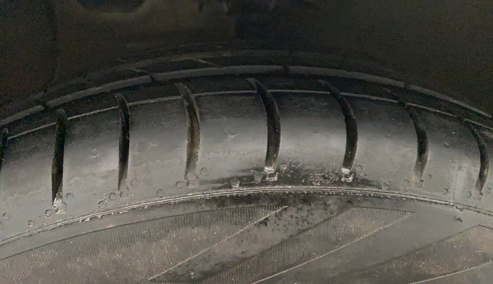 2018 Hyundai Grand i10 MAGNA 1.2 KAPPA VTVT, Petrol, Manual, 62,142 km, Left Front Tyre Tread