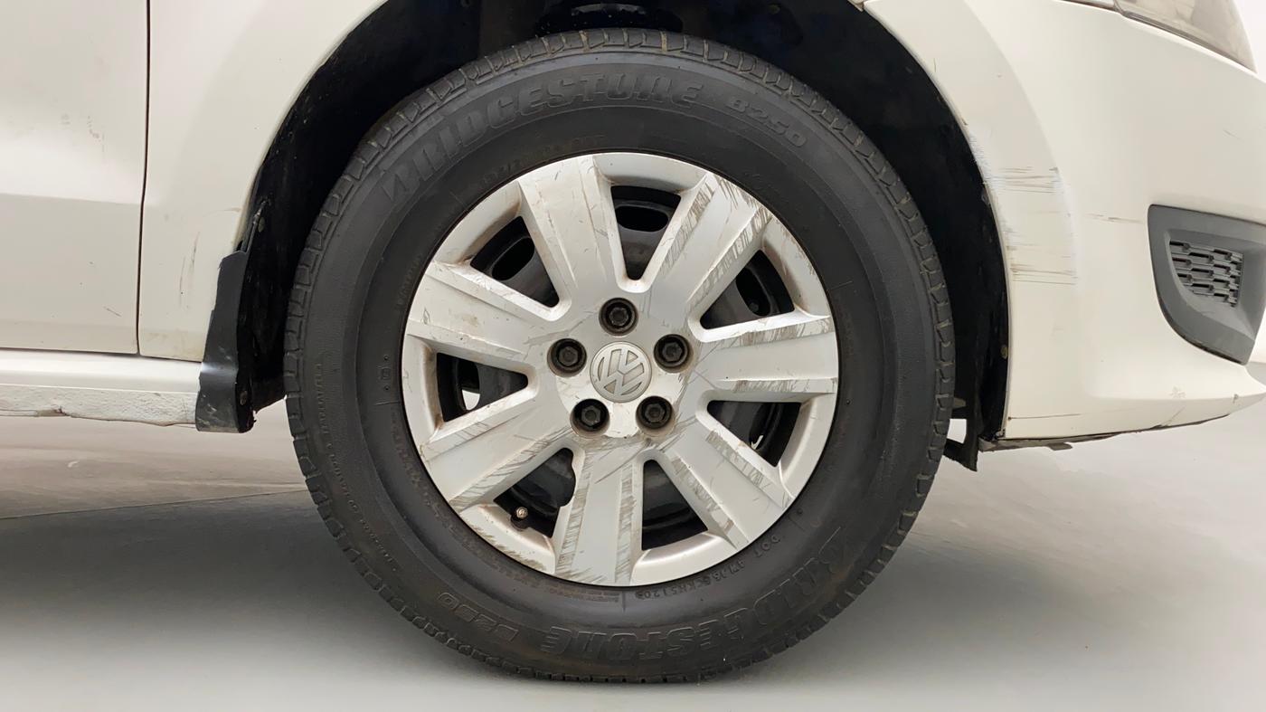 2012 Volkswagen Polo TRENDLINE 1.2L DIESEL, Diesel, Manual, 1,05,242 km, Right Front Wheel