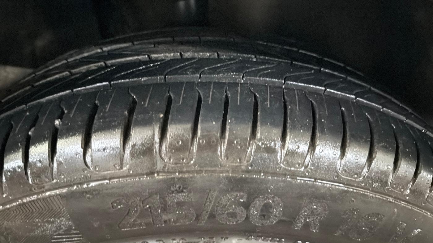 2022 Volkswagen TAIGUN HIGHLINE 1.0 TSI AT, Petrol, Automatic, 73,440 km, Right Front Tyre Tread
