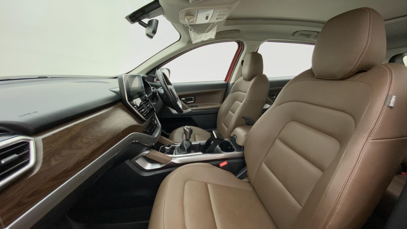 2020 Tata Harrier XZ +, Diesel, Manual, 46,510 km, Right Side Front Door Cabin