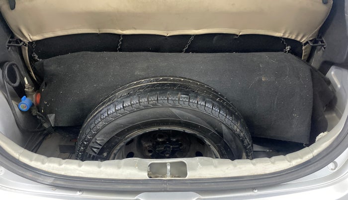2015 Hyundai Eon ERA +, CNG, Manual, 82,955 km, Boot Inside