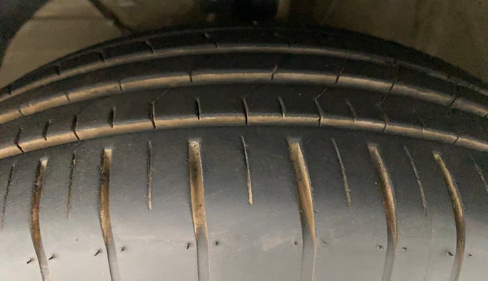 2022 Maruti Dzire ZXI AMT, Petrol, Automatic, 7,651 km, Left Front Tyre Tread