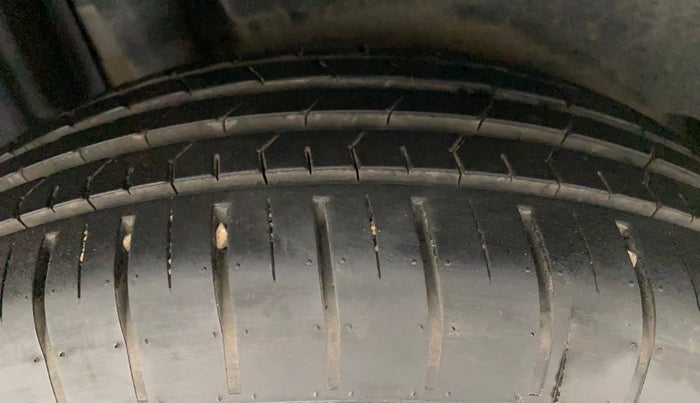 2022 Maruti Dzire ZXI AMT, Petrol, Automatic, 7,651 km, Right Rear Tyre Tread
