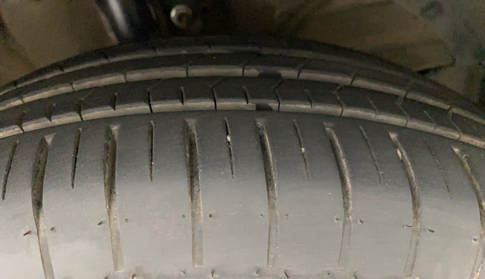 2022 Maruti Dzire ZXI AMT, Petrol, Automatic, 7,651 km, Right Front Tyre Tread