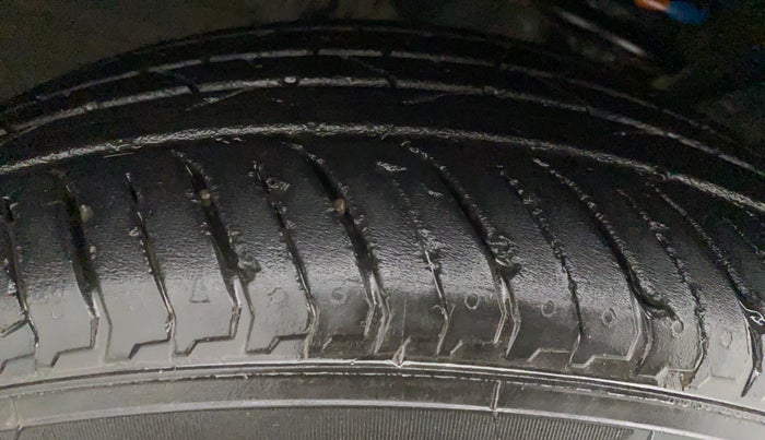 2022 Nissan MAGNITE XV PREMIUM TURBO CVT, Petrol, Automatic, 14,382 km, Right Rear Tyre Tread