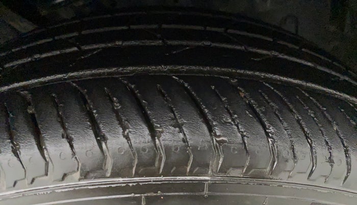 2022 Nissan MAGNITE XV PREMIUM TURBO CVT, Petrol, Automatic, 14,382 km, Left Front Tyre Tread