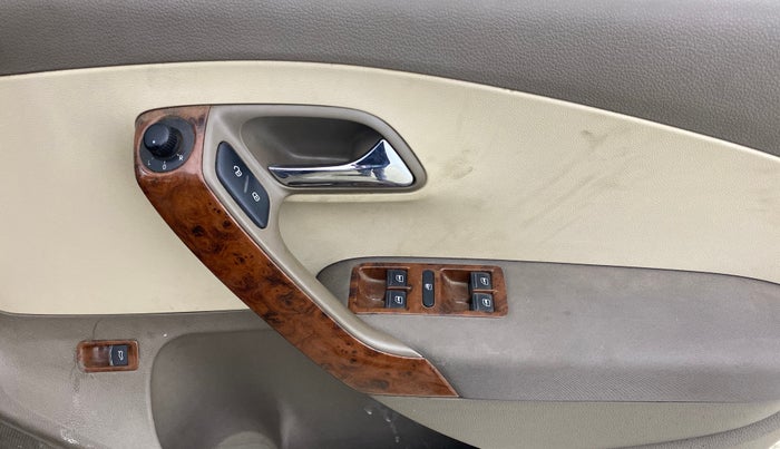 2014 Skoda Rapid ELEGANCE 1.6 MPI MT, Petrol, Manual, 80,416 km, Driver Side Door Panels Control