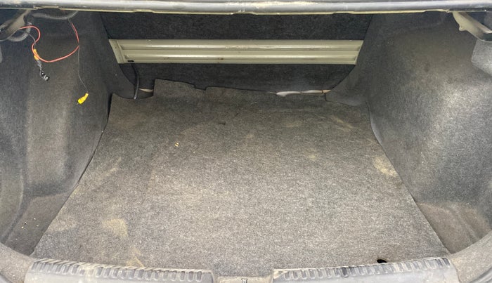 2014 Skoda Rapid ELEGANCE 1.6 MPI MT, Petrol, Manual, 80,416 km, Boot Inside