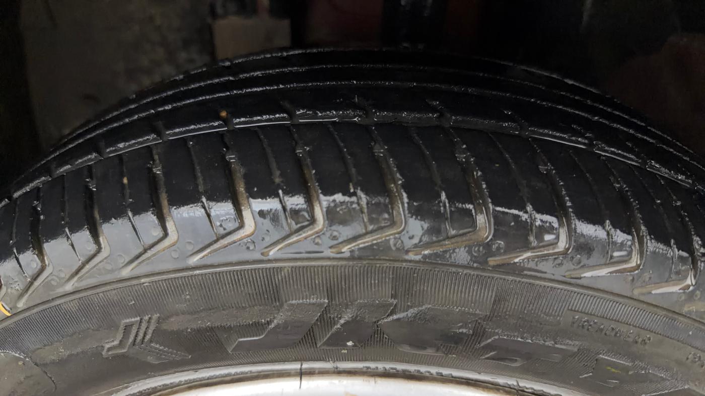 2016 Renault Kwid RXT 1.0 AMT (O), Petrol, Automatic, 56,914 km, Left Front Tyre Tread