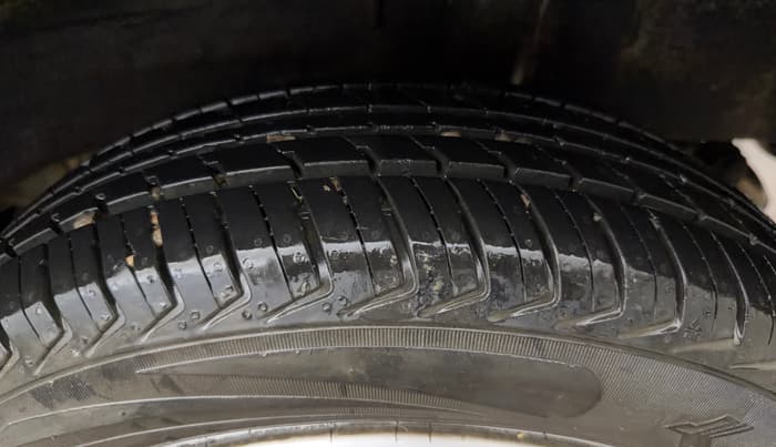 2016 Renault Kwid RXT 1.0 AMT (O), Petrol, Automatic, 56,773 km, Left Rear Tyre Tread