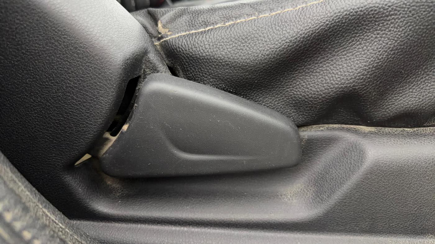 2016 Renault Kwid RXT 1.0 AMT (O), Petrol, Automatic, 56,914 km, Driver Side Adjustment Panel