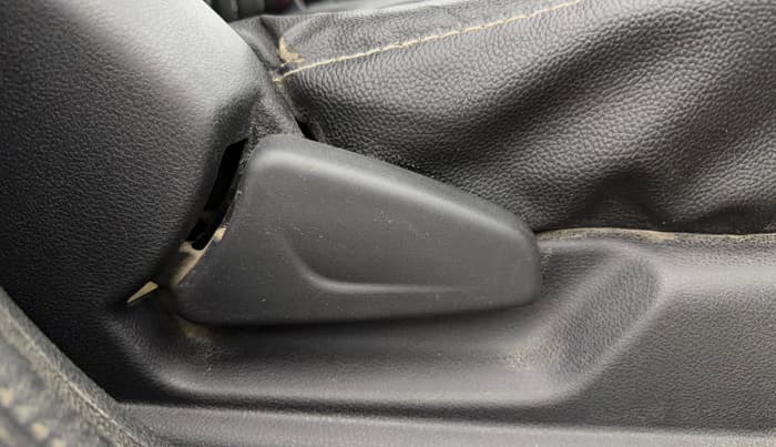 2016 Renault Kwid RXT 1.0 AMT (O), Petrol, Automatic, 56,773 km, Driver Side Adjustment Panel