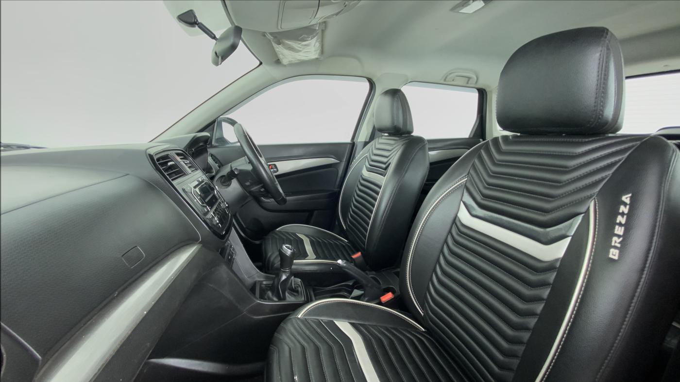 2018 Maruti Vitara Brezza ZDI, Diesel, Manual, 39,696 km, Right Side Front Door Cabin
