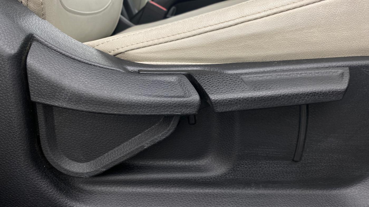 2020 KIA SELTOS HTX 1.5 PETROL, Petrol, Manual, 95,062 km, Driver Side Adjustment Panel