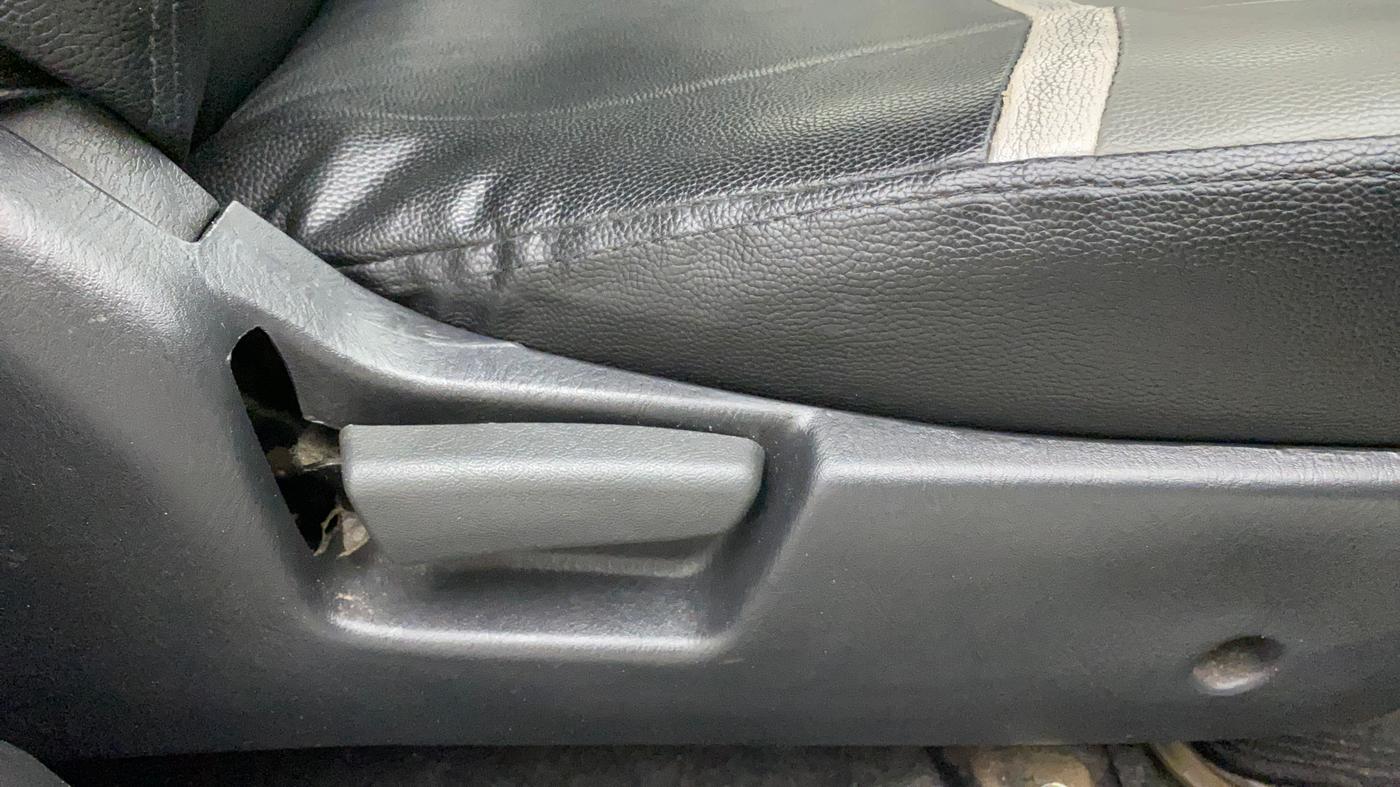 2015 Maruti Alto K10 LXI, CNG, Manual, 71,606 km, Driver Side Adjustment Panel