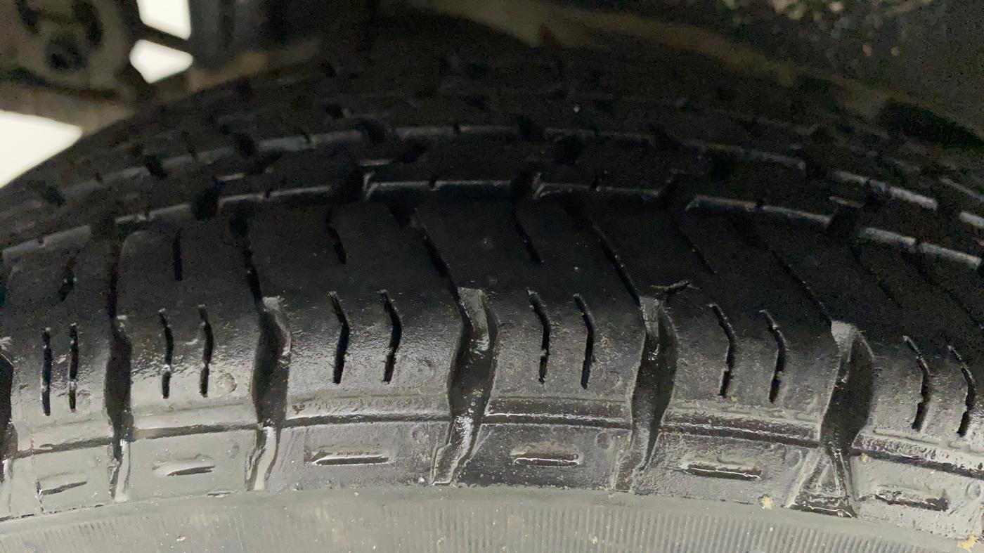 2015 Maruti Alto K10 LXI, CNG, Manual, 71,606 km, Right Rear Tyre Tread
