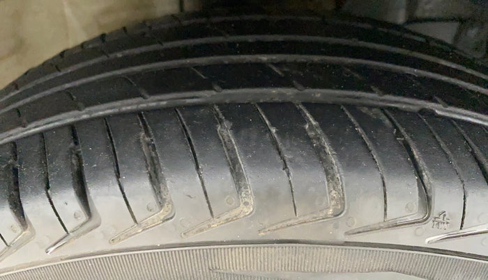 2019 Maruti New Wagon-R LXI 1.0 L, Petrol, Manual, 26,232 km, Right Front Tyre Tread