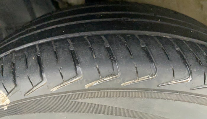 2019 Maruti New Wagon-R LXI 1.0 L, Petrol, Manual, 26,232 km, Left Front Tyre Tread