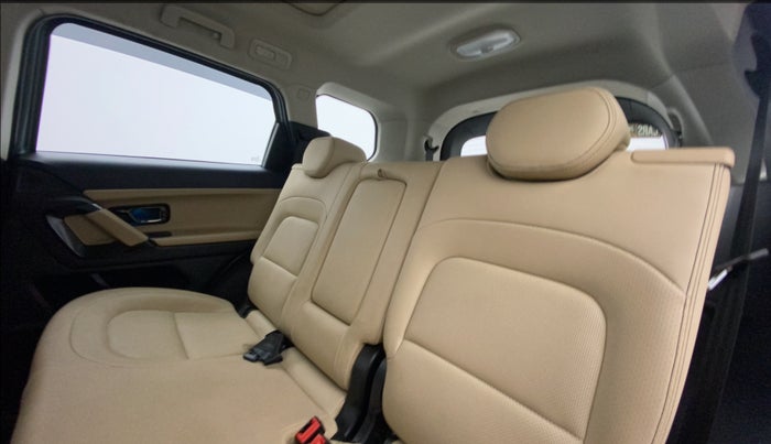 2022 Tata Safari XZ PLUS ADVENTURE 7STR, Diesel, Manual, 35,186 km, Right Side Rear Door Cabin