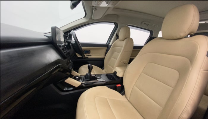 2022 Tata Safari XZ PLUS ADVENTURE 7STR, Diesel, Manual, 35,186 km, Right Side Front Door Cabin