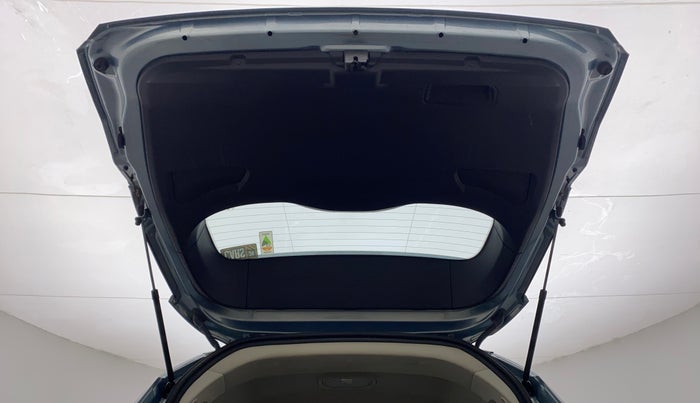 2022 Tata Safari XZ PLUS ADVENTURE 7STR, Diesel, Manual, 35,186 km, Boot Door Open