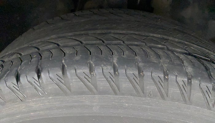 2022 Tata Safari XZ PLUS ADVENTURE 7STR, Diesel, Manual, 35,186 km, Right Front Tyre Tread