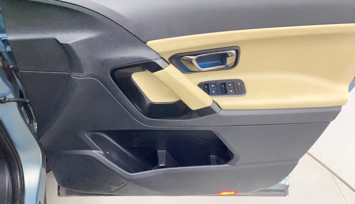 2022 Tata Safari XZ PLUS ADVENTURE 7STR, Diesel, Manual, 35,186 km, Driver Side Door Panels Control