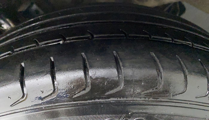 2013 Volkswagen Polo HIGHLINE1.2L PETROL, Petrol, Manual, 39,709 km, Left Front Tyre Tread