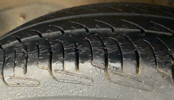 2013 Maruti Alto 800 LXI, Petrol, Manual, 47,582 km, Left Front Tyre Tread