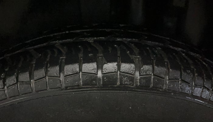 2016 Maruti Swift VXI, Petrol, Manual, 28,387 km, Left Rear Tyre Tread