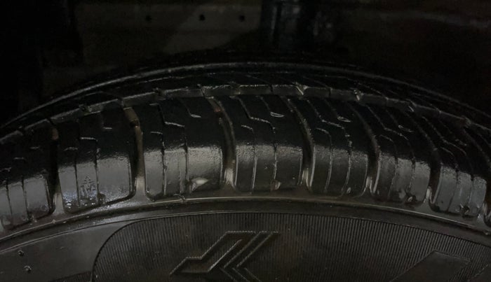 2016 Maruti Swift VXI, Petrol, Manual, 28,387 km, Left Front Tyre Tread