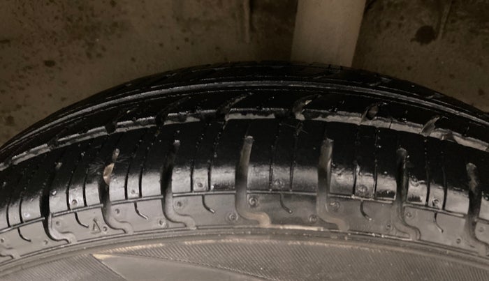 2017 Renault Kwid RXT 1.0, Petrol, Manual, 12,607 km, Left Rear Tyre Tread