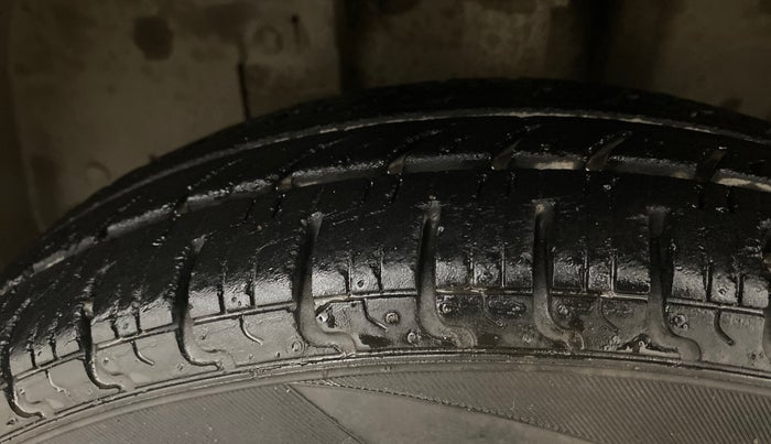 2017 Renault Kwid RXT 1.0, Petrol, Manual, 12,607 km, Left Front Tyre Tread