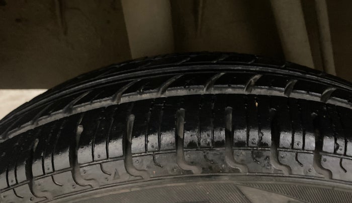 2017 Renault Kwid RXT 1.0, Petrol, Manual, 12,607 km, Right Rear Tyre Tread