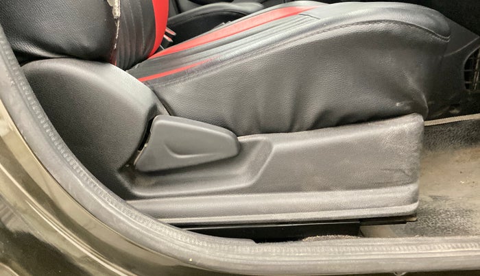 2017 Renault Kwid RXT 1.0, Petrol, Manual, 12,607 km, Driver Side Adjustment Panel