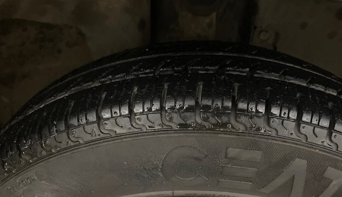 2017 Renault Kwid RXT 1.0, Petrol, Manual, 12,607 km, Right Front Tyre Tread