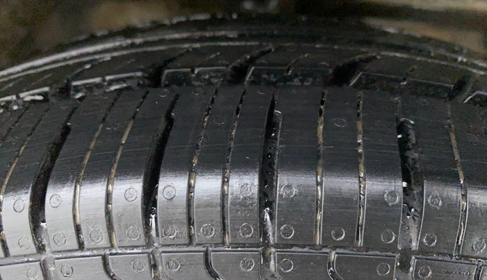 2016 Maruti Wagon R 1.0 LXI CNG, CNG, Manual, 98,895 km, Right Front Tyre Tread