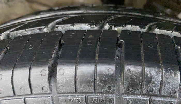 2016 Maruti Wagon R 1.0 LXI CNG, CNG, Manual, 98,895 km, Left Front Tyre Tread
