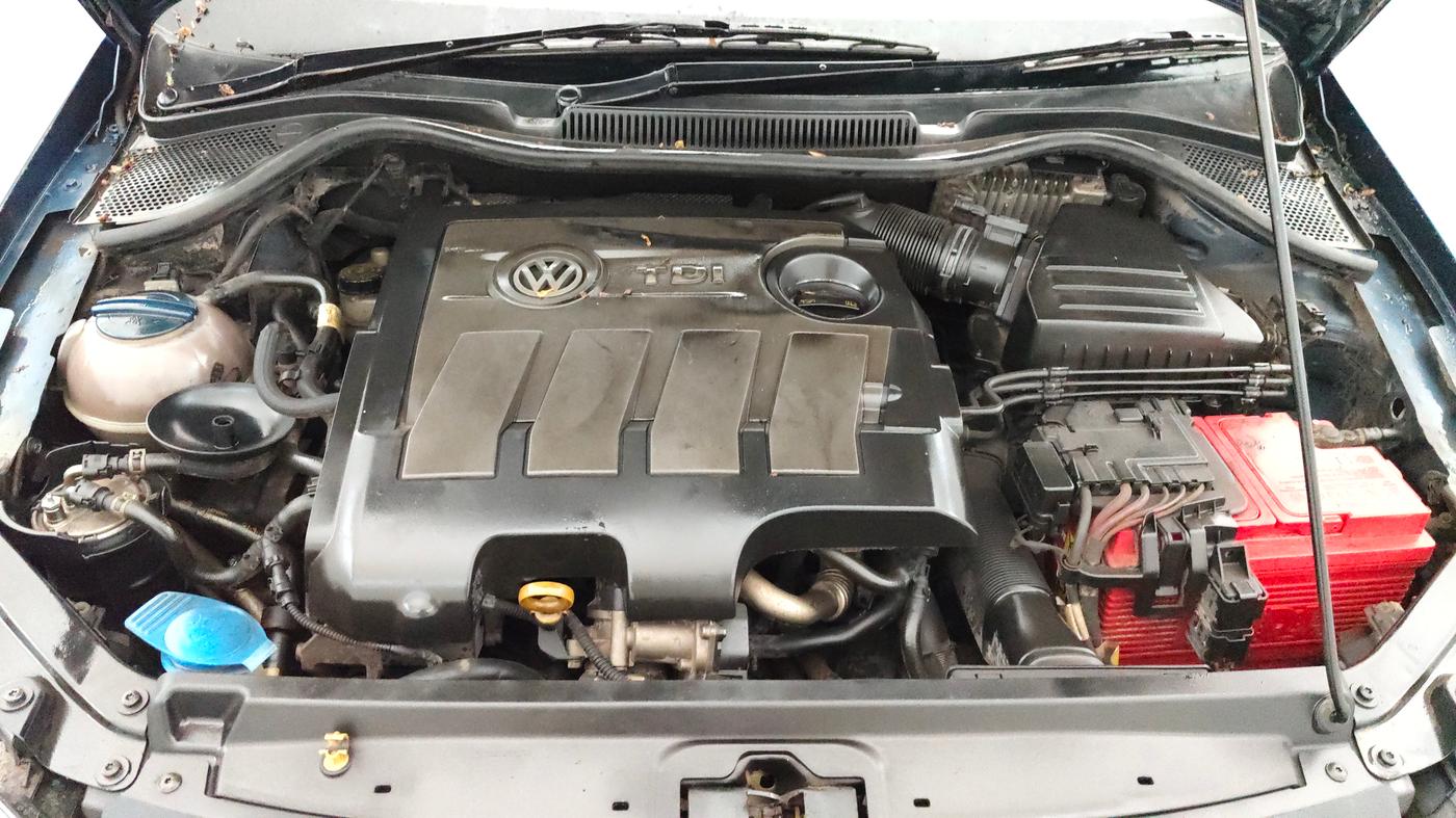2016 Volkswagen Vento HIGHLINE 1.5 AT, Diesel, Automatic, 1,15,862 km, Engine View