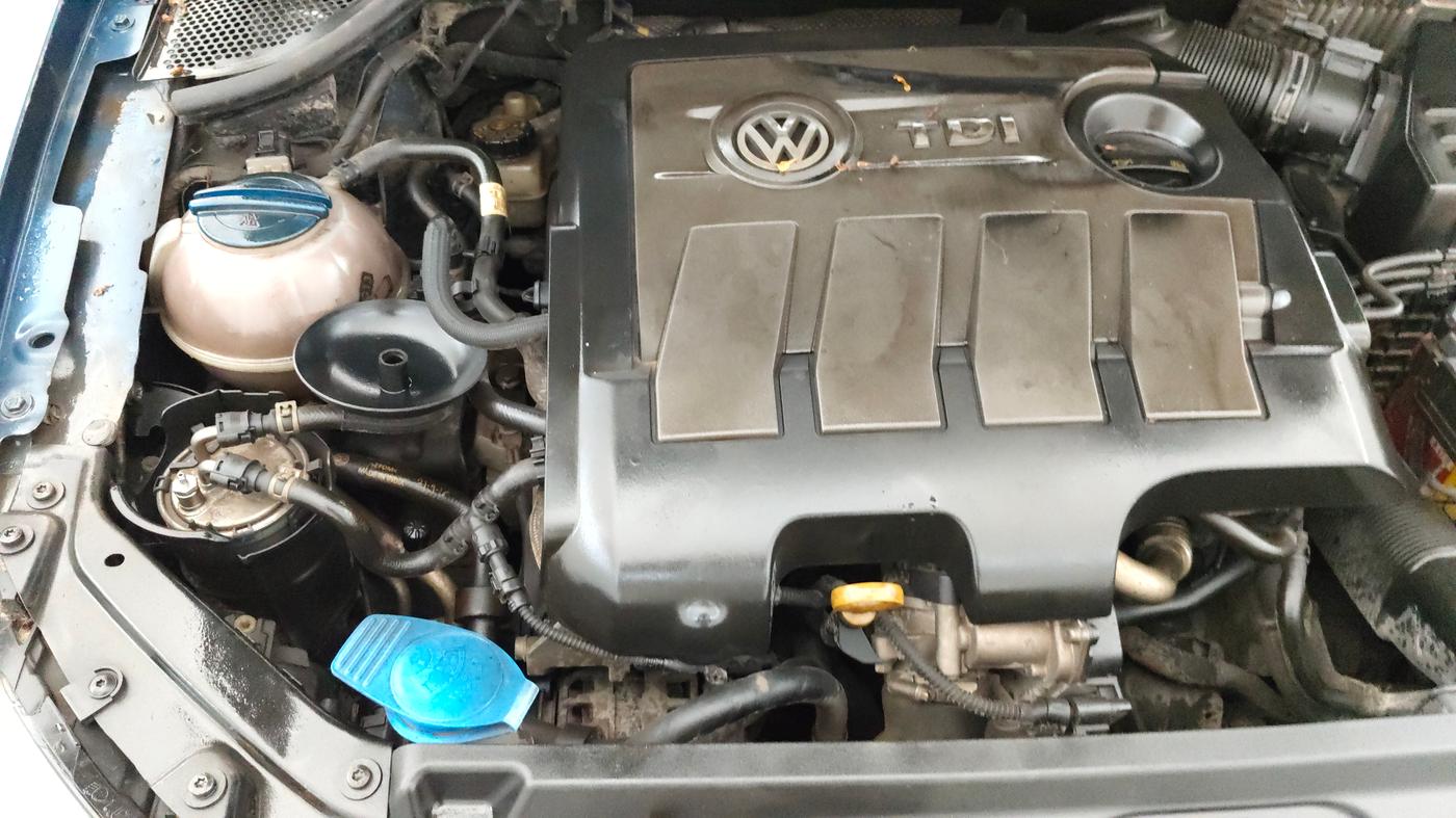 2016 Volkswagen Vento HIGHLINE 1.5 AT, Diesel, Automatic, 1,15,862 km, Engine View - Right