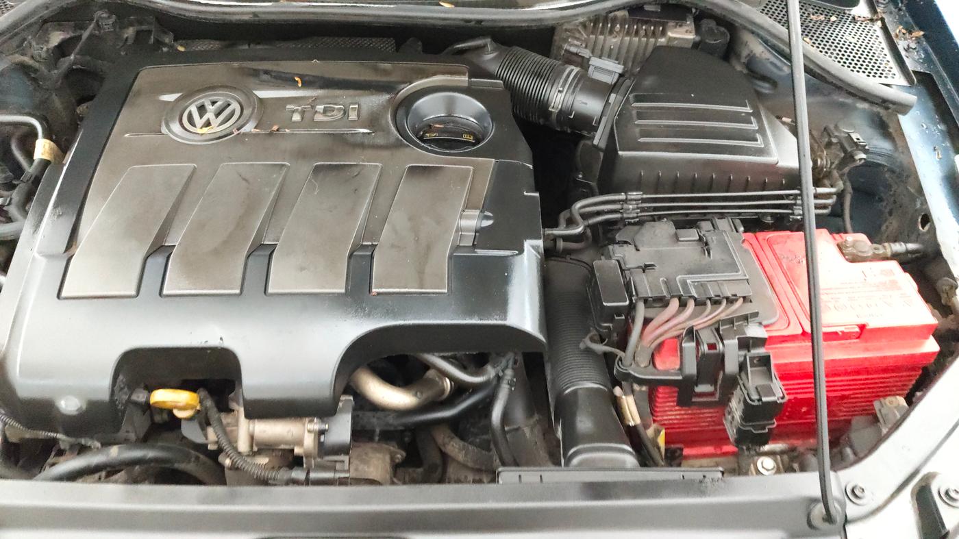 2016 Volkswagen Vento HIGHLINE 1.5 AT, Diesel, Automatic, 1,15,862 km, Engine View - Left