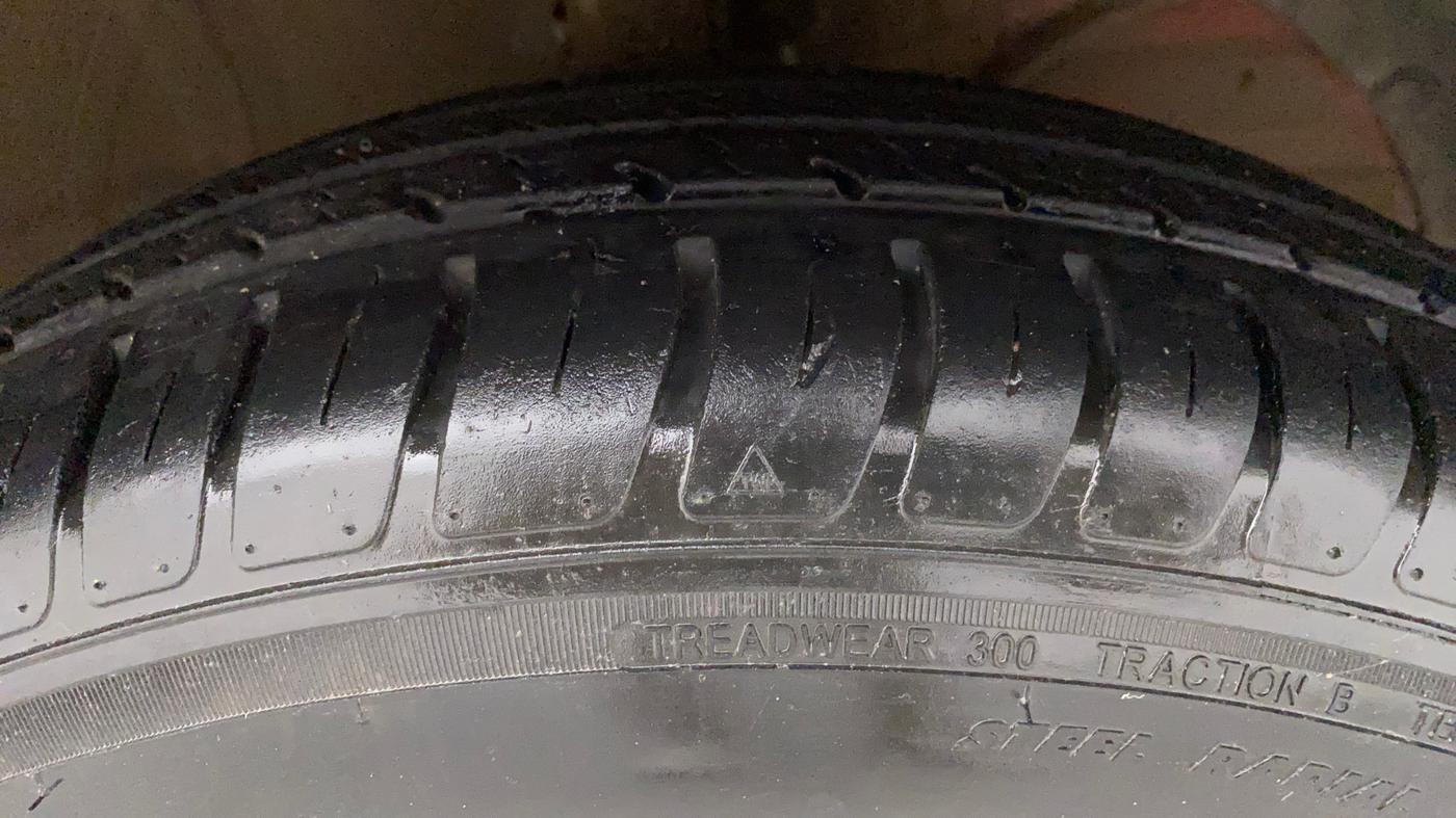 2021 Maruti Swift VXI, Petrol, Manual, 22,860 km, Right Front Tyre Tread