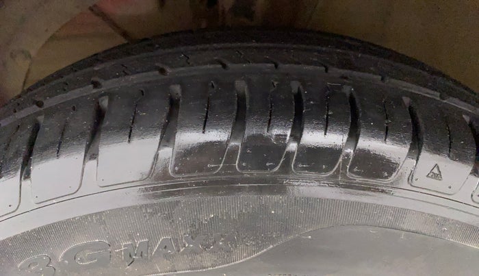 2021 Maruti Swift VXI, Petrol, Manual, 22,860 km, Left Front Tyre Tread