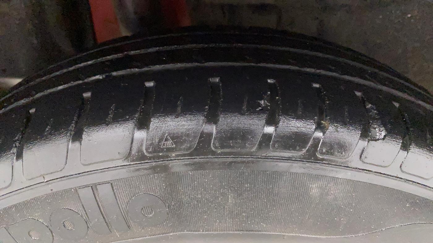 2021 Maruti Swift VXI, Petrol, Manual, 22,860 km, Right Rear Tyre Tread
